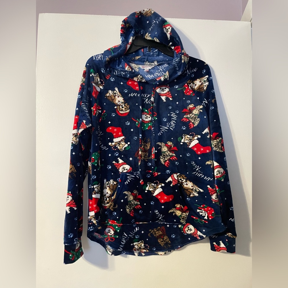 No boundaries Juniors Christmas pattern pullover hoodie top